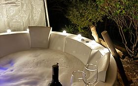 1111 Farmstays Private Villa - Thhpsociety - Mukteshwar - Jacuzzi , Apple Orchard , Private Garden
